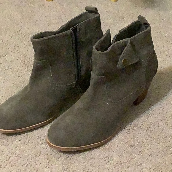 🦋NWOB DIBA brown suede ankle boots, as 8.5 - Picture 1 of 6